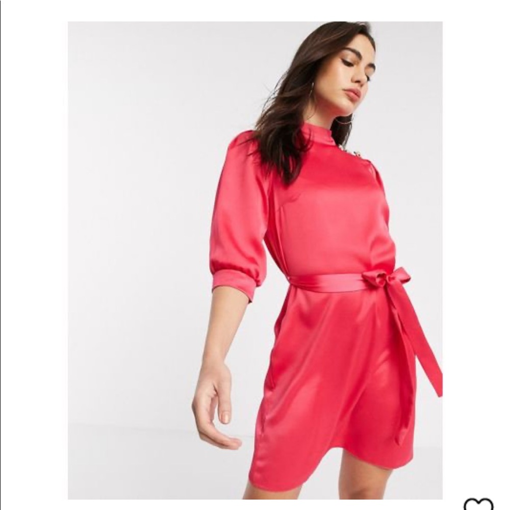 NWT- RIVER ISLAND BUTTON SHOULDER BELTED SATIN DRESS IN PINK- size 6